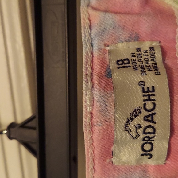 Girl's Jordache tie dye shorts - Picture 5 of 7
